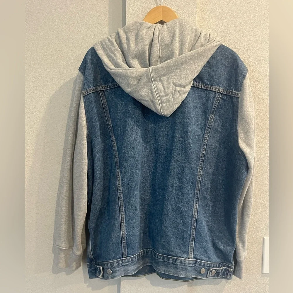 Levi's Blue Denim Jacket with Light Gray Hooded Sleeves - Picture 2 of 4